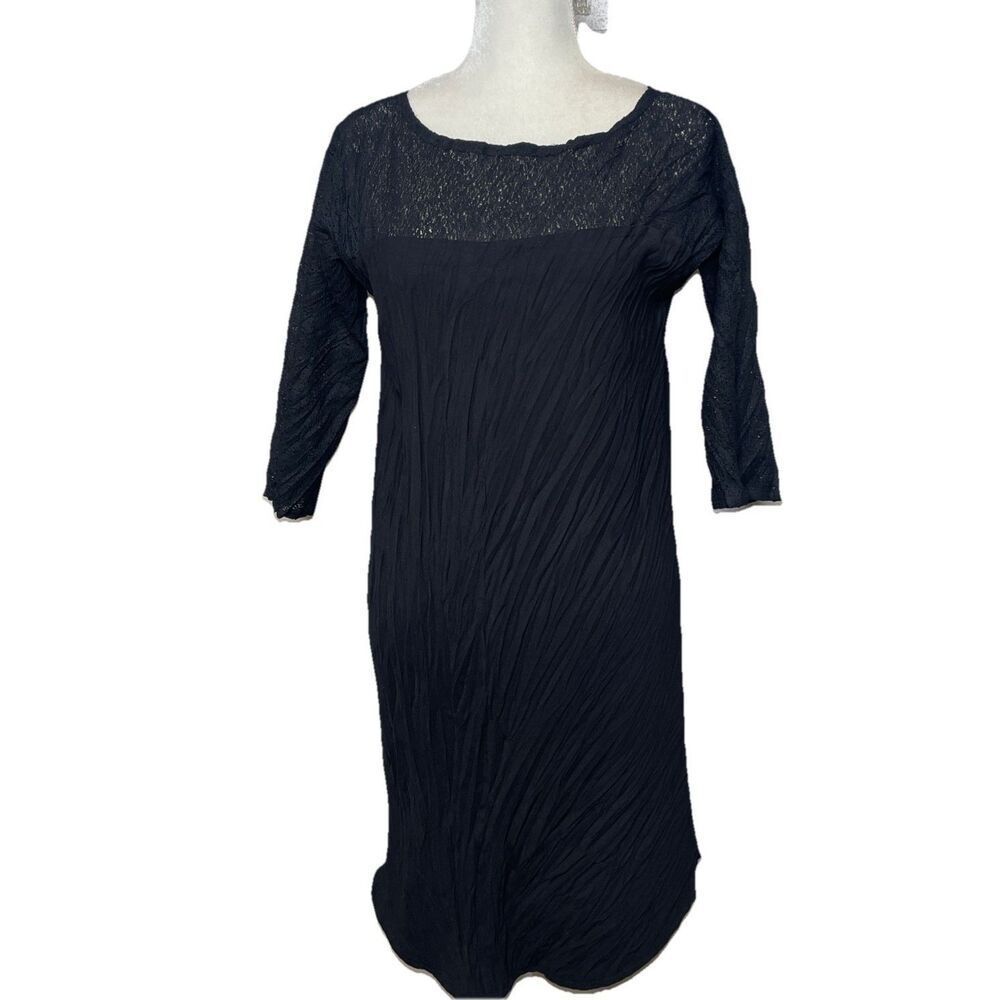 Elegant Black Midi Dress with Lace Yoke